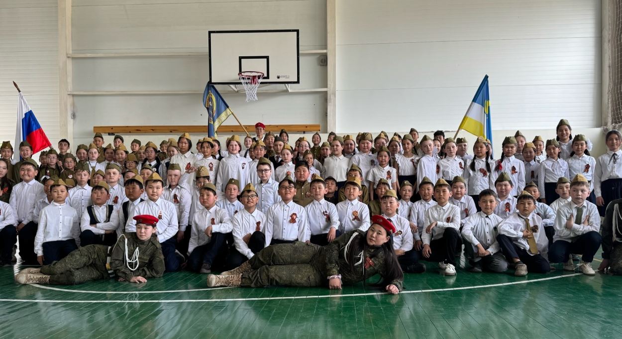 Смотр строя и песни среди 3-4 классов.